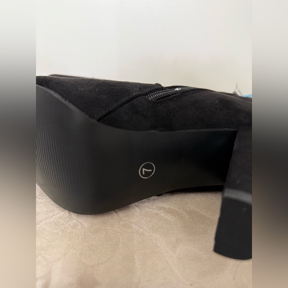 NWT Vepose Faux Suede Ankle‎ Boots in Black - Size 7 - Picture 7 of 11